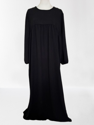 Abaya noire fluide à manche bouffante en jazz.