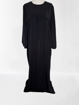 Abaya femme manches bouffantes en Soie de Médine, fluide et opaque, offrant élégance et confort pour une tenue pudique et raffinée. Idéale pour toutes occasions.