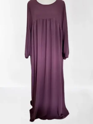 abaya jazz bleu manches bouffantes portée sur mannequin